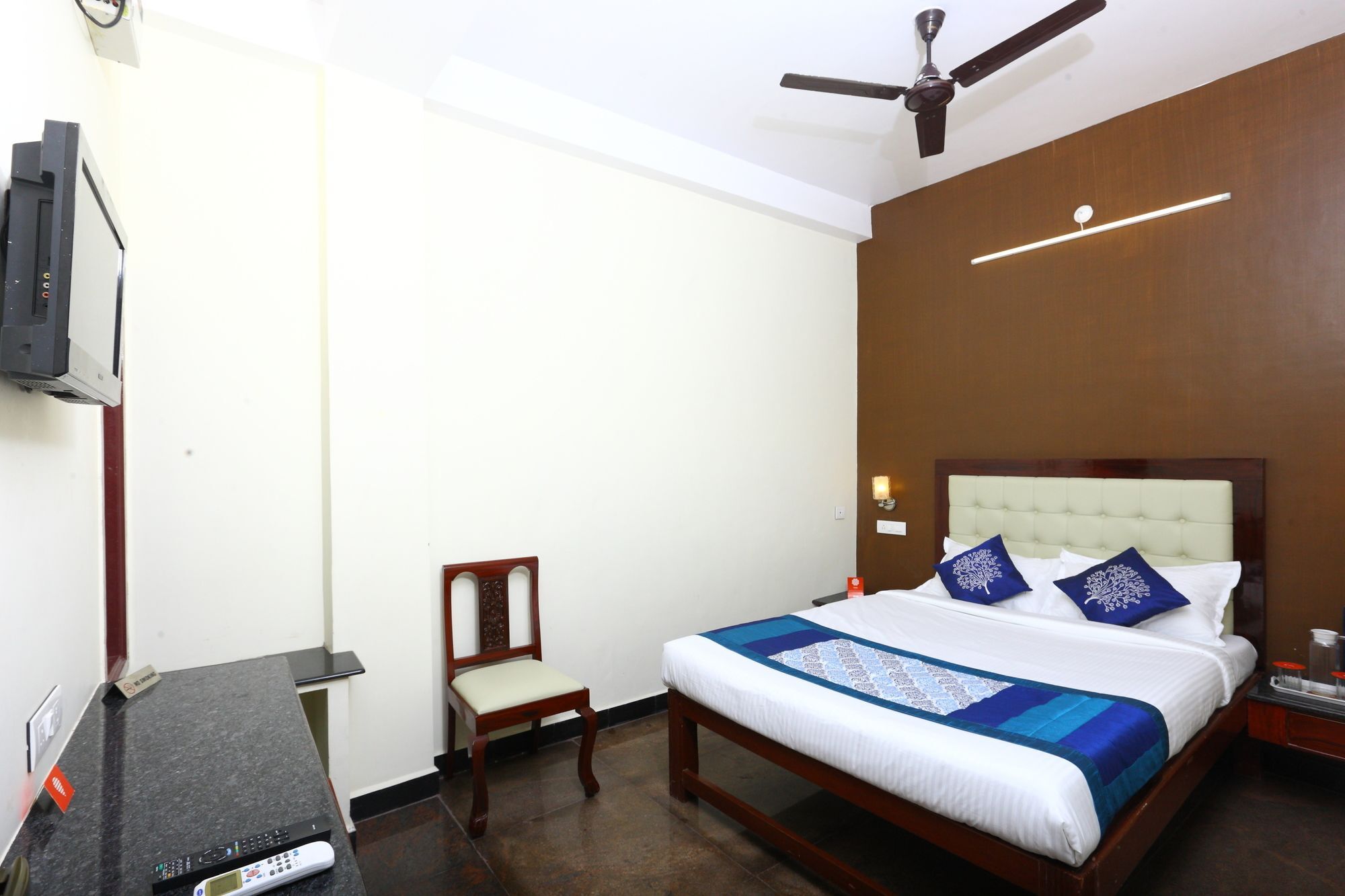 Oyo 094 Bussy St Prakasam Residency Hotel Pondicherry Bagian luar foto
